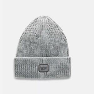 Unisex reebok vintage beanie. New. Old school look. 

Measurements ✨
M/L.
